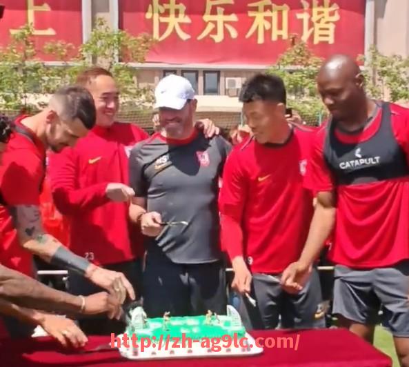 ag9游会-英超球队饮食:英超球队球员饮食与训练中的饮食文化